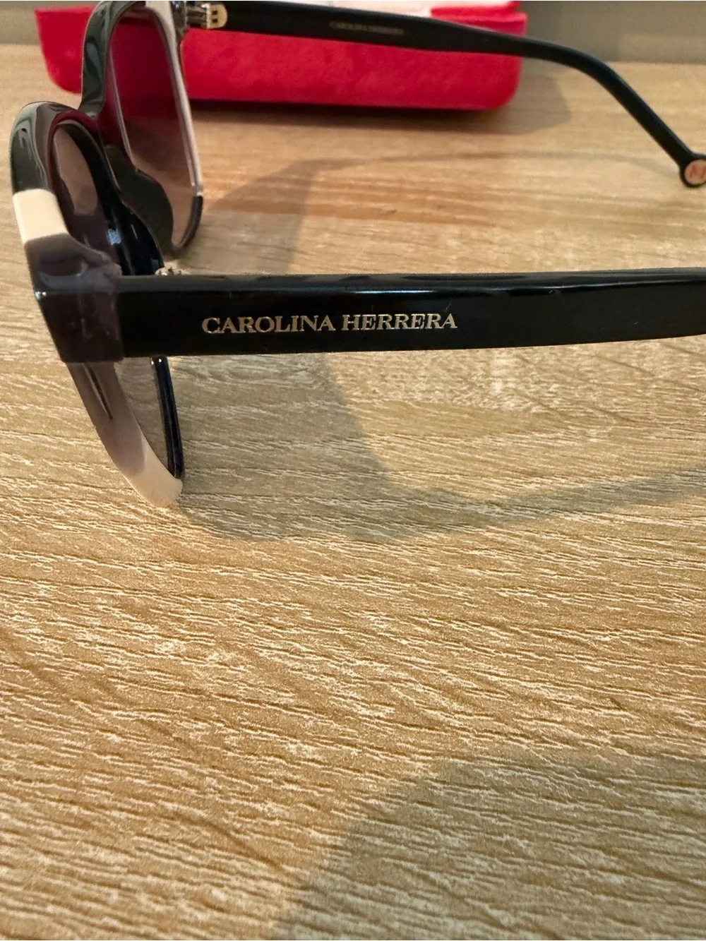 NEW Carolina Herrera CH 0061/S Black Frame Sunglasses with Dark Gradient Lenses